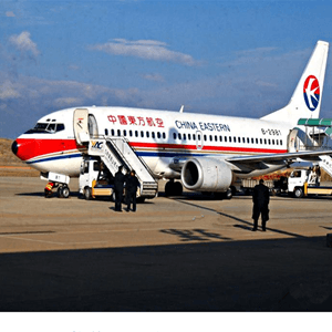 长白山空运公司航空快运业稳步发展的原因是什么？